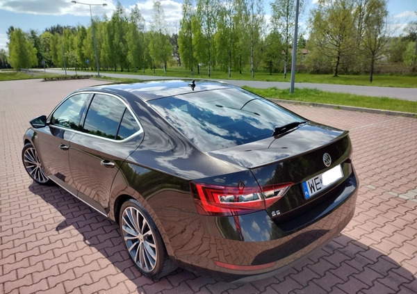 Skoda Superb cena 96500 przebieg: 88000, rok produkcji 2017 z Warszawa małe 781